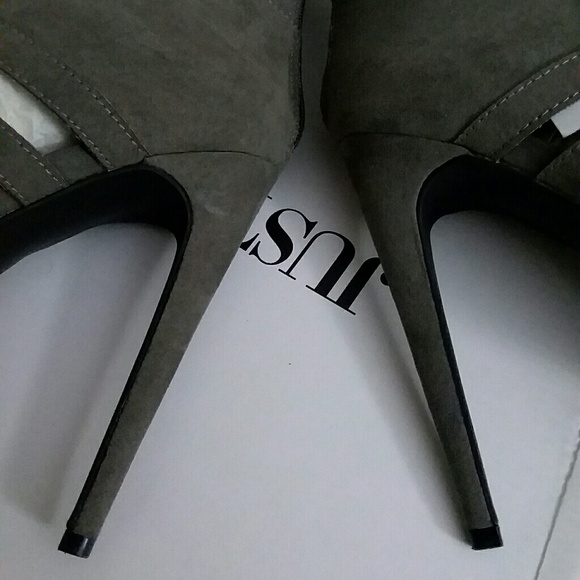 Shoes - Picture 3 of 6